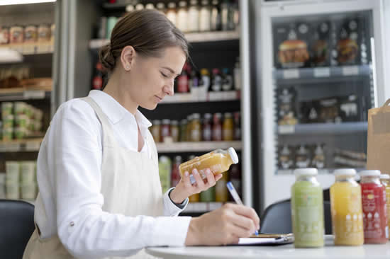 ALIMENTOS Y BEBIDAS